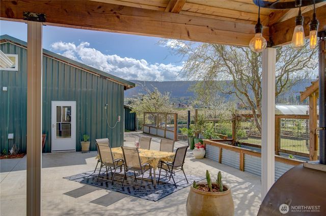 31 Blue Skies Lane, Cathlamet, WA 98612