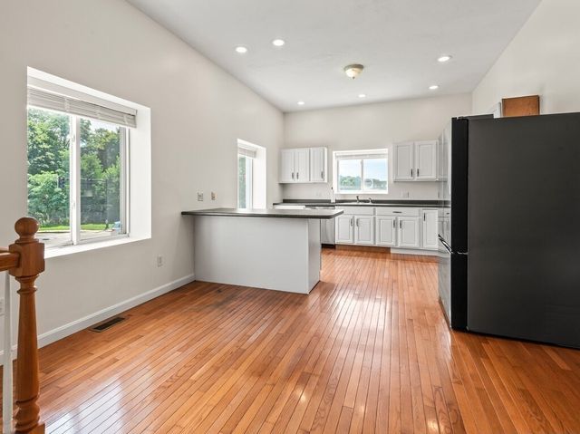 705 Southbridge St A, Worcester, MA 01610
