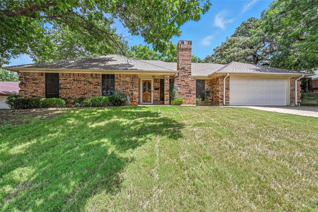 4111 Blossom Trail, Arlington, TX 76016