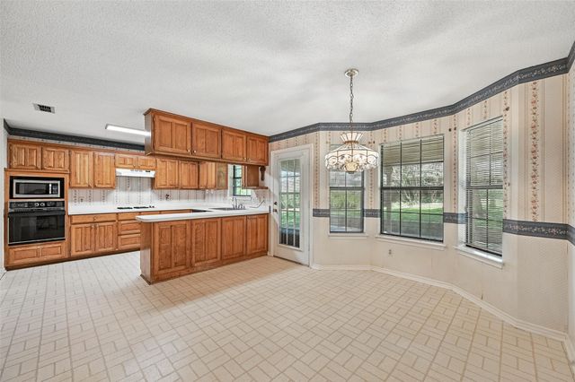 4111 Blossom Trail, Arlington, TX 76016