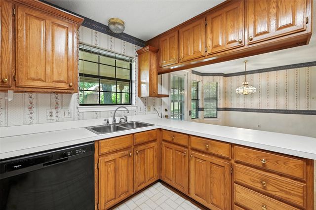 4111 Blossom Trail, Arlington, TX 76016