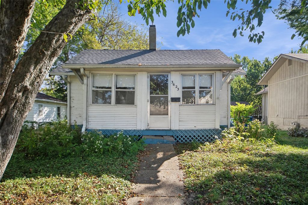 3623 Cambridge Street, Des Moines, IA 50313