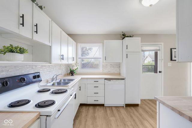 2952 Desoto Way, Columbus, IN 47203