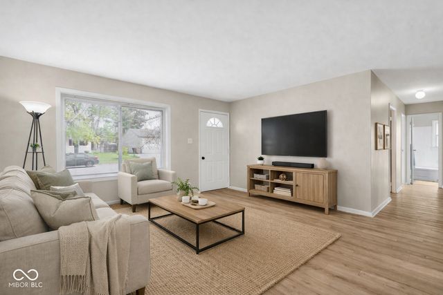 2952 Desoto Way, Columbus, IN 47203