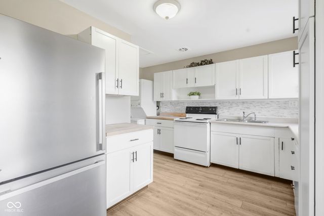 2952 Desoto Way, Columbus, IN 47203