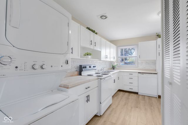 2952 Desoto Way, Columbus, IN 47203