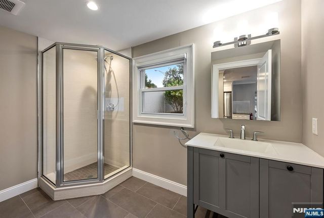 8 Macbeth B, Waldwick, NJ 07463