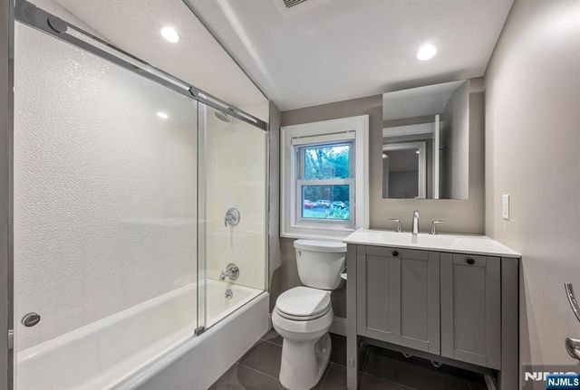 8 Macbeth B, Waldwick, NJ 07463