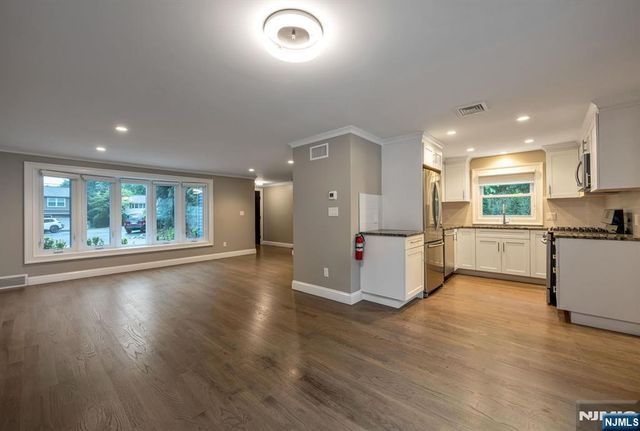 8 Macbeth B, Waldwick, NJ 07463
