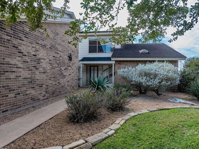 640 S College Street, La Grange, TX 78945