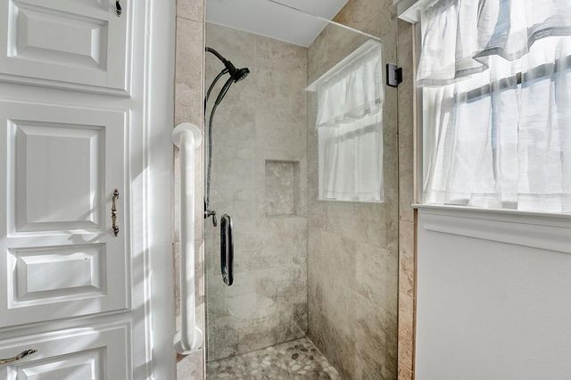 640 S College Street, La Grange, TX 78945