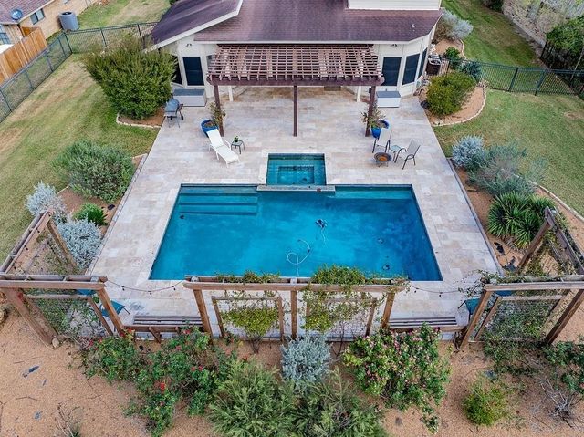 640 S College Street, La Grange, TX 78945