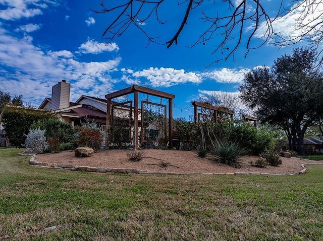 640 S College Street, La Grange, TX 78945