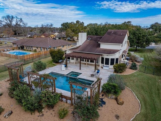 640 S College Street, La Grange, TX 78945