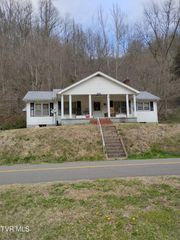 1602 Fairview Road, Duffield, VA 24244