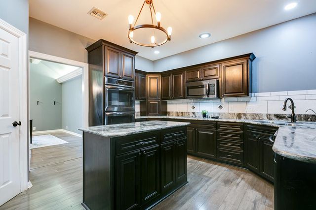 1001 Avondale Avenue, San Angelo, TX 76901