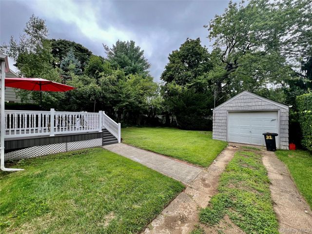 31 Edward Street, Lynbrook, NY 11563