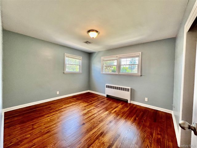 31 Edward Street, Lynbrook, NY 11563