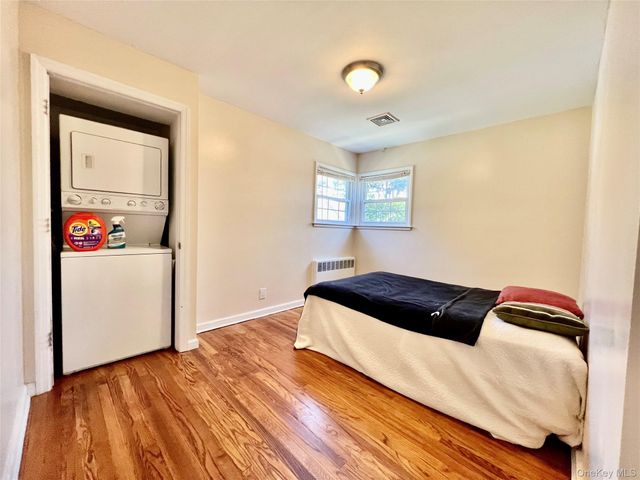 31 Edward Street, Lynbrook, NY 11563