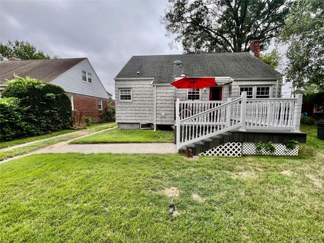 31 Edward Street, Lynbrook, NY 11563