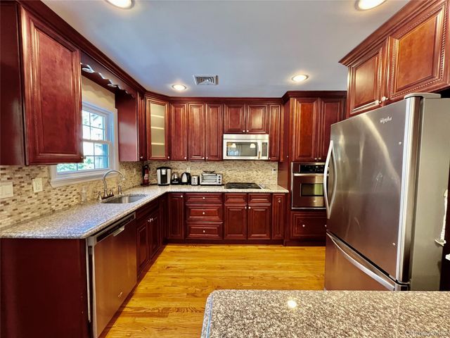 31 Edward Street, Lynbrook, NY 11563