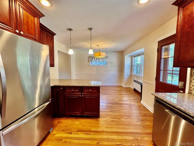 31 Edward Street, Lynbrook, NY 11563