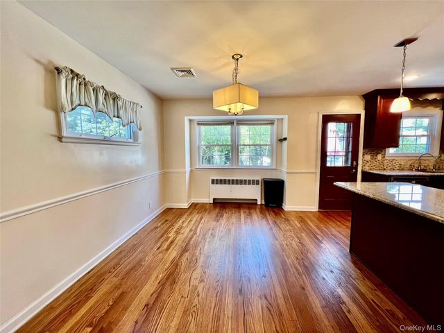 31 Edward Street, Lynbrook, NY 11563