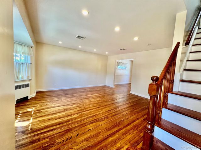 31 Edward Street, Lynbrook, NY 11563