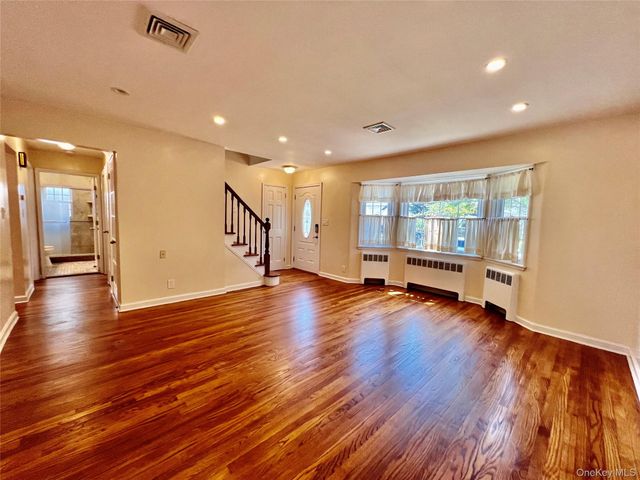 31 Edward Street, Lynbrook, NY 11563