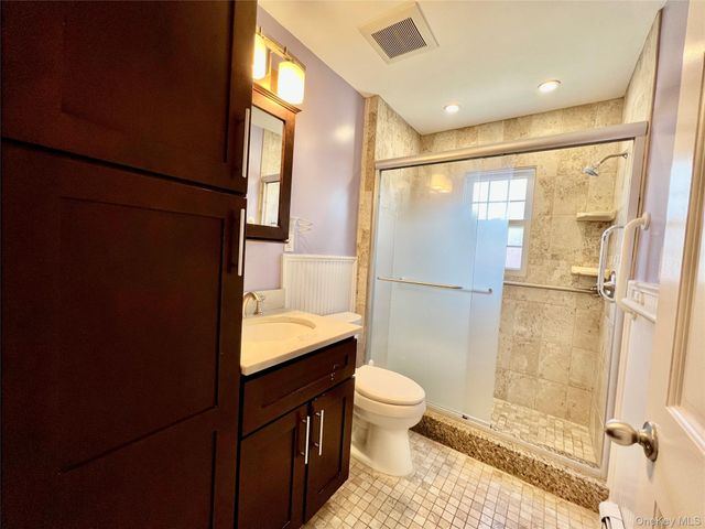 31 Edward Street, Lynbrook, NY 11563