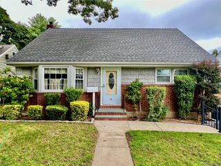 31 Edward Street, Lynbrook, NY 11563