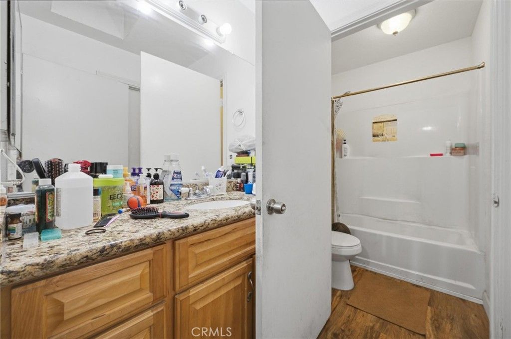 Image 12 of property listing at 13750 Hubbard Street 57, Sylmar, CA 91342