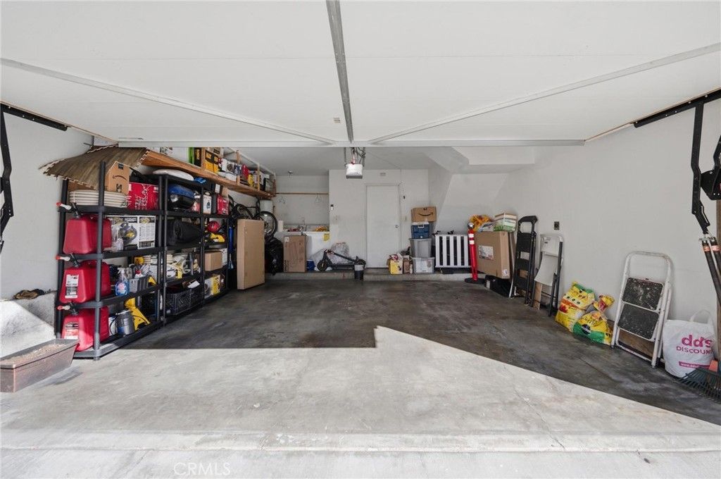 Image 17 of property listing at 13750 Hubbard Street 57, Sylmar, CA 91342