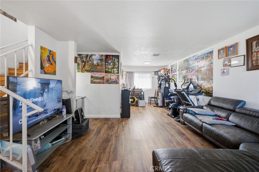 Image 5 of property listing at 13750 Hubbard Street 57, Sylmar, CA 91342