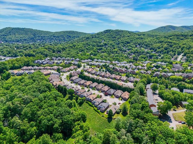 3348 Somercroft CT SW, Roanoke, VA 24014