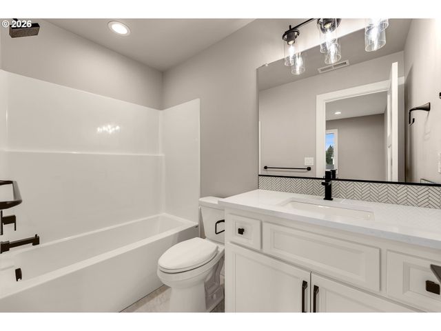 824 Se 35th St, Battle Ground, WA 98604