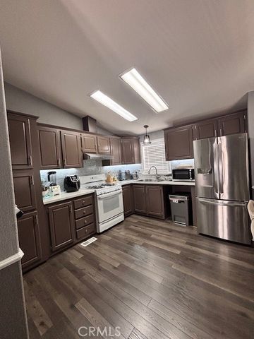 7560 Woodman 75, Van Nuys, CA 91405