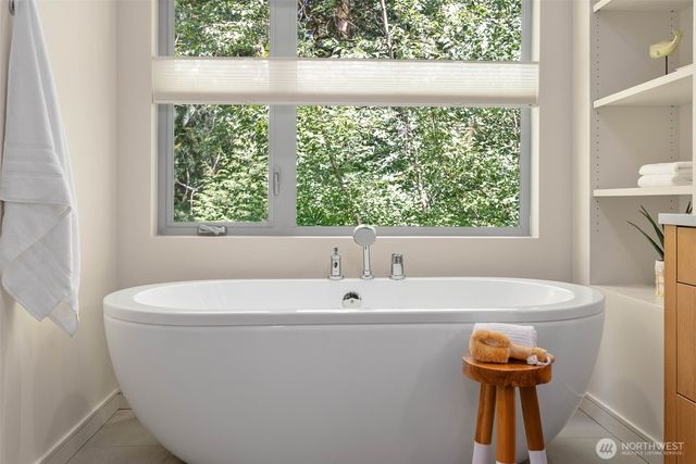 13123 Phelps Road NE, Bainbridge Island, WA 98110