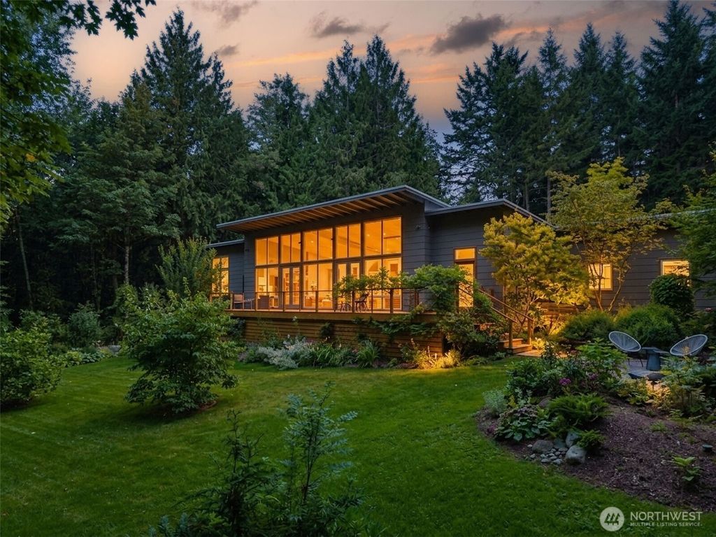 13123 Phelps Road NE, Bainbridge Island, WA 98110