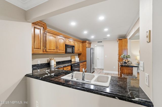 10 10TH Street 9B, Atlantic Beach, FL 32233