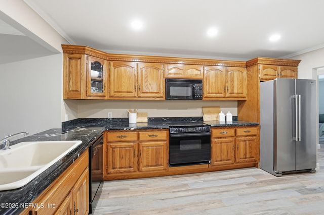 10 10TH Street 9B, Atlantic Beach, FL 32233
