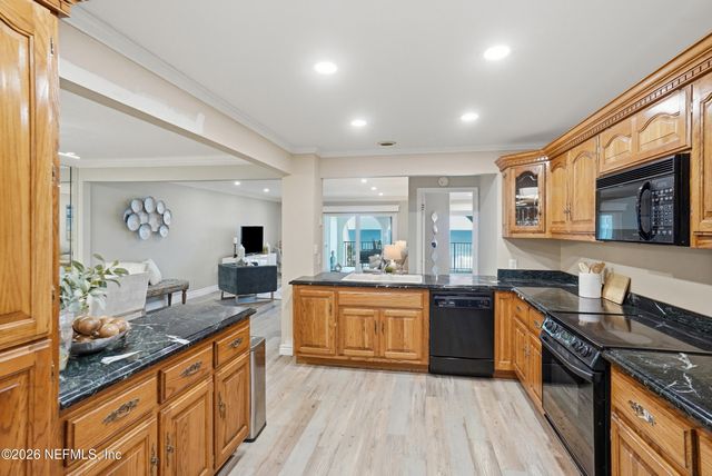 10 10TH Street 9B, Atlantic Beach, FL 32233