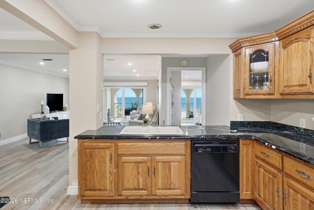 10 10TH Street 9B, Atlantic Beach, FL 32233