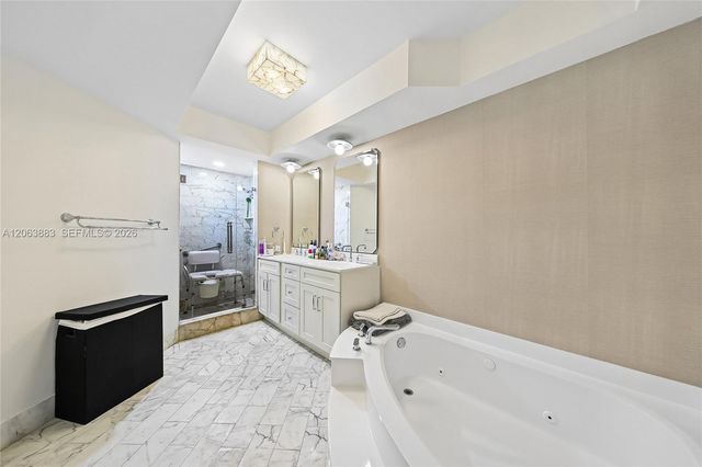 20281 E Country Club Dr 810, Aventura, FL 33180