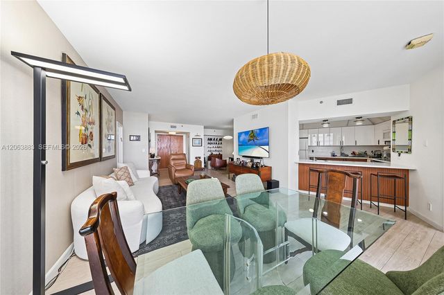 20281 E Country Club Dr 810, Aventura, FL 33180