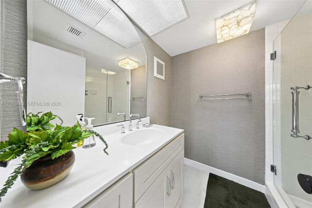 20281 E Country Club Dr 810, Aventura, FL 33180