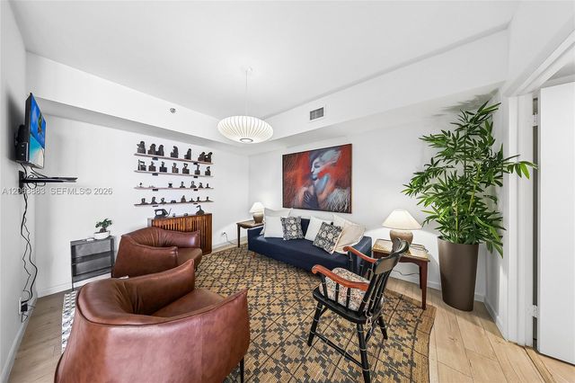 20281 E Country Club Dr 810, Aventura, FL 33180