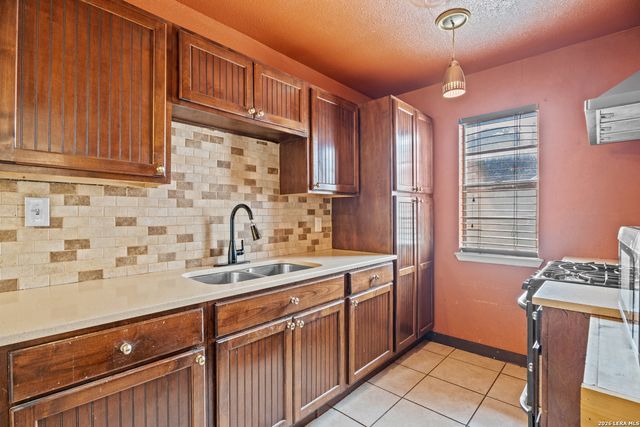 1707 Del Sol, San Antonio, TX 78227