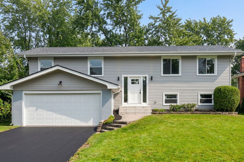1075 Lancaster Court, Hoffman Estates, IL 60169 — exterior