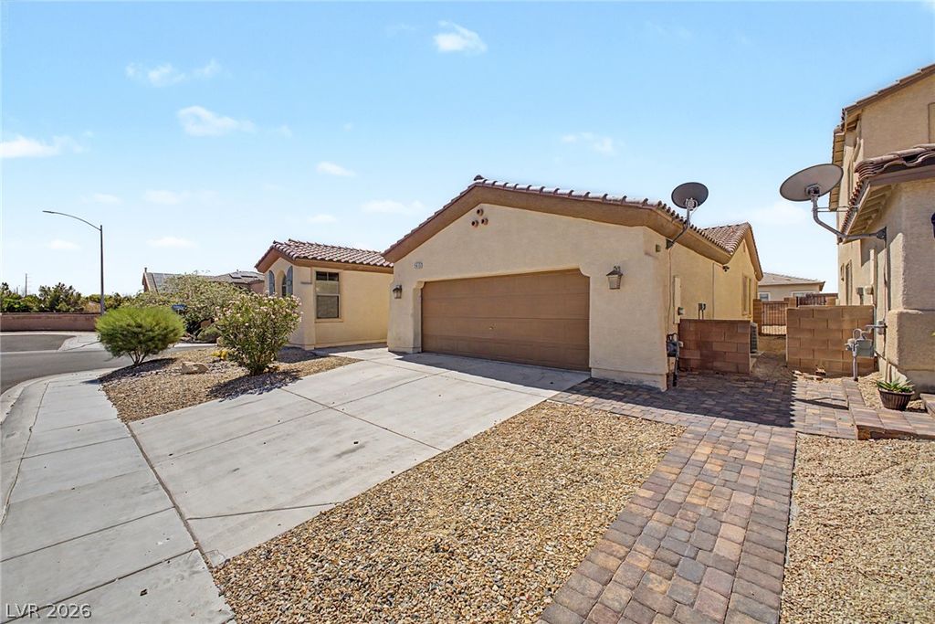 2013 Alamo Heights Avenue, North Las Vegas, NV 89031 — photo 3